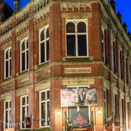 City Centre With Riverside Walks And Free Parking P1hk *